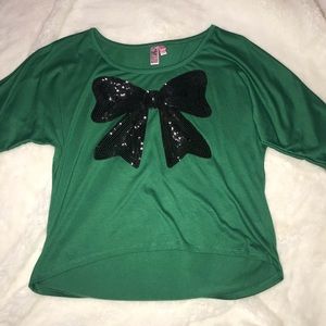 green shirt with black bow💚🖤